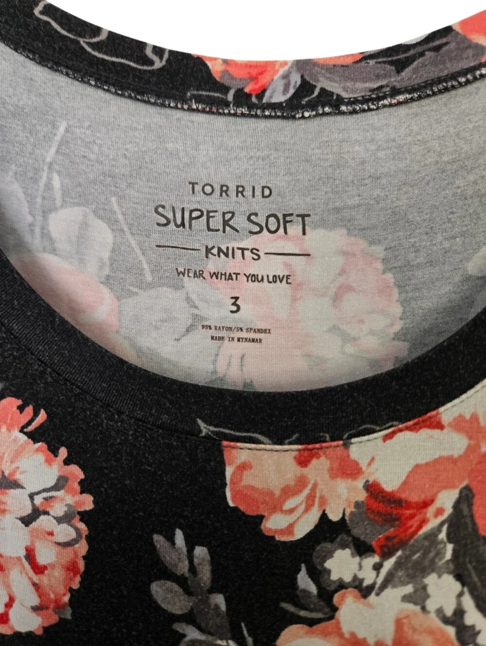 🌸 Torrid Super Soft Floral Maxi Dress | Plus Size 3 (22/24) | Black Rose Print - Picture 5 of 6
